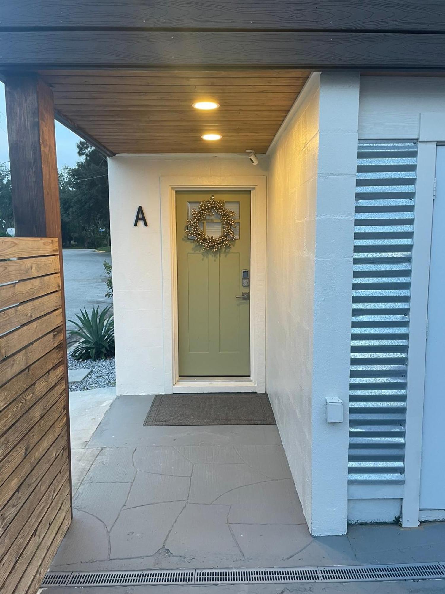 רוקלג' Shares Courtyard Luxury Apt - New! מראה חיצוני תמונה