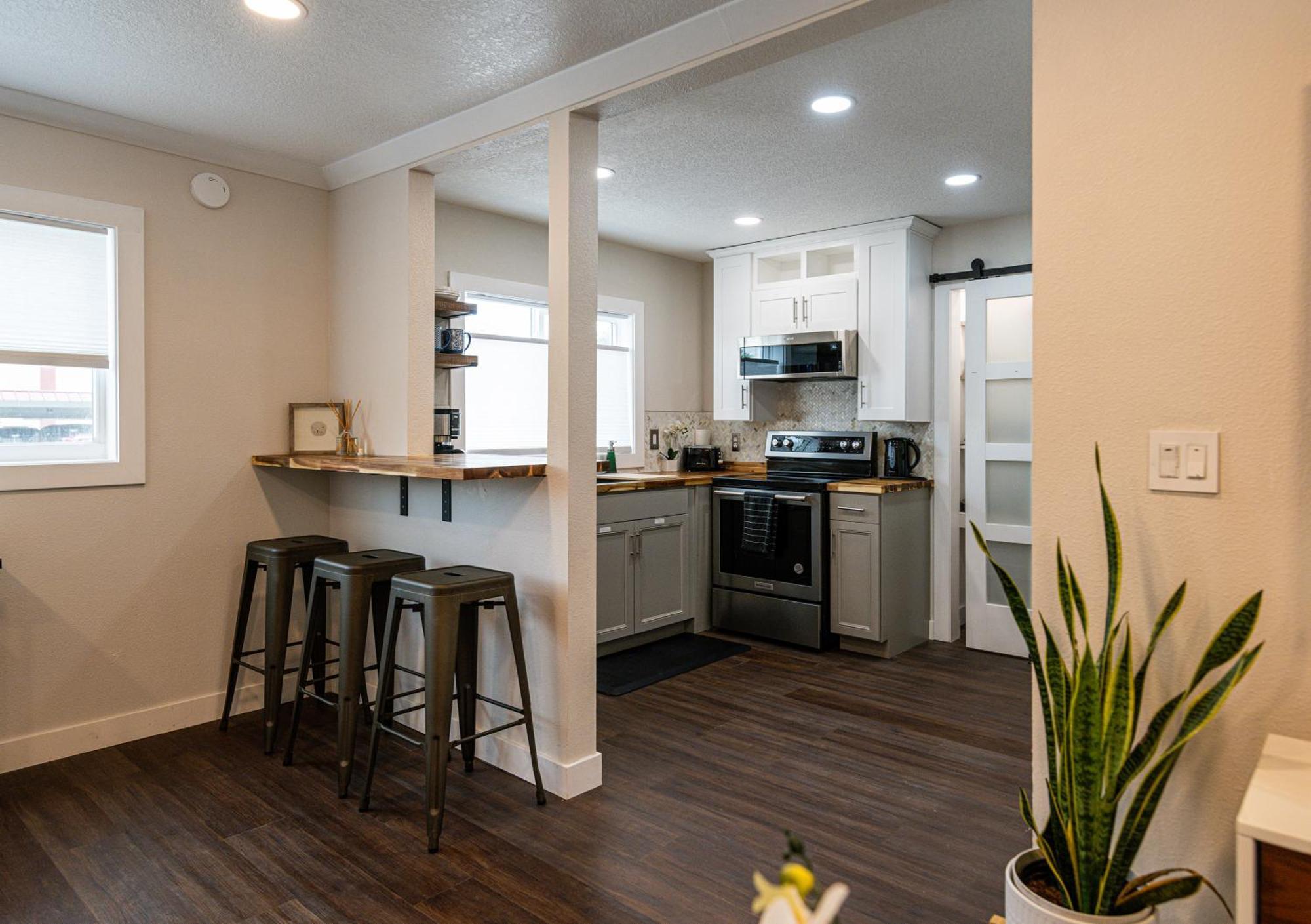 רוקלג' Shares Courtyard Luxury Apt - New! מראה חיצוני תמונה